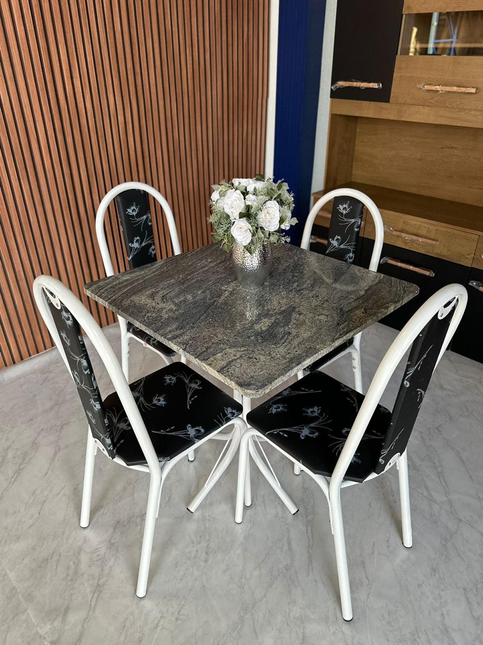 Mesa Quadradinha Michelly c/4 Cadeiras